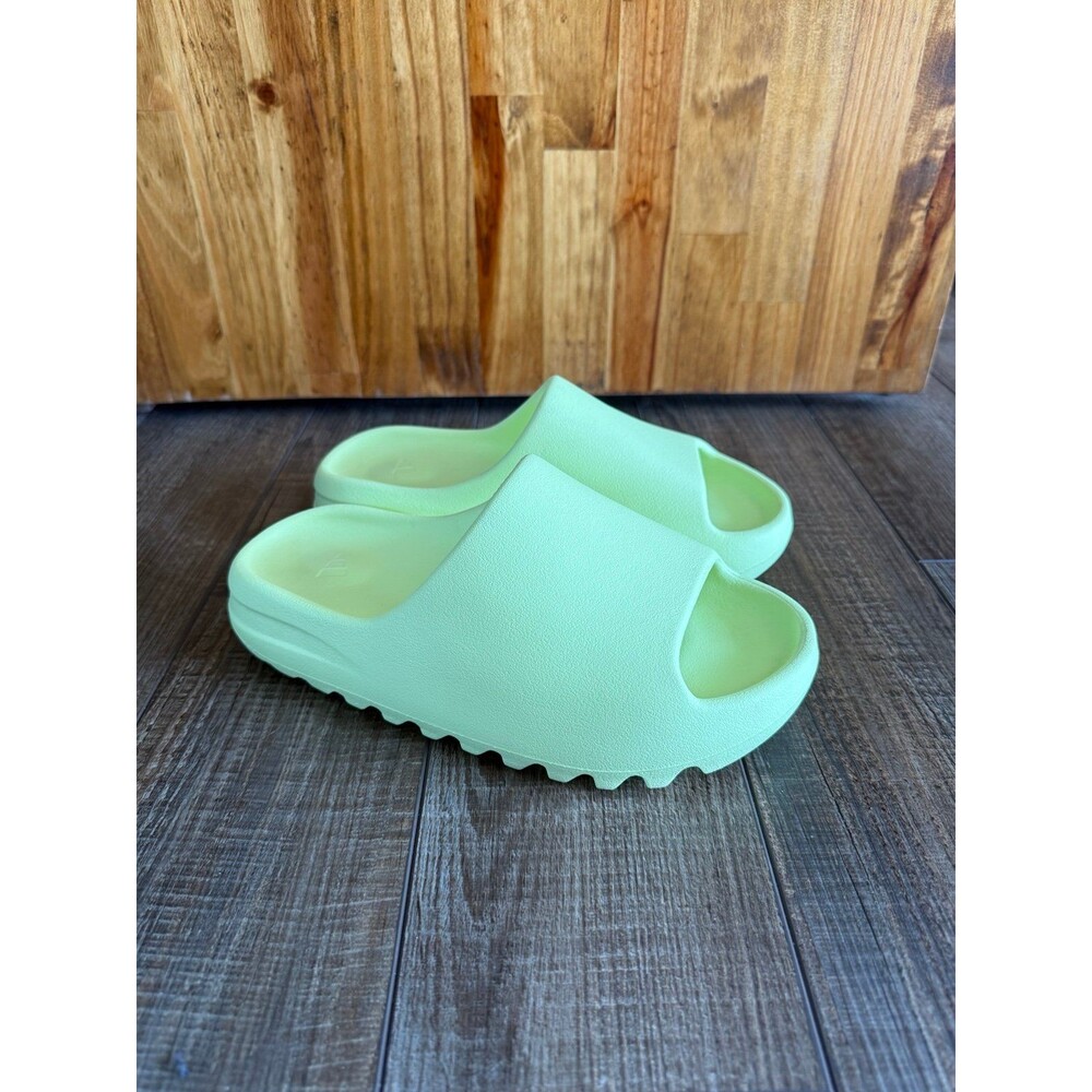 Adidas Yeezy Slides Sz. M6 W7 Glow Green